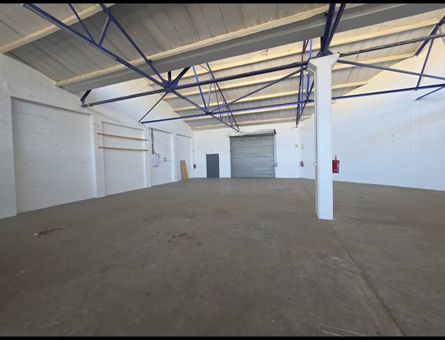 650M² WAREHOUSE TO LET IN PAARDEN EILAND